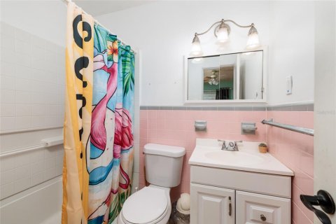 House in Saint Petersburg, Florida 3 bedrooms, 129.51 sq.m. № 1907692 - photo 13
