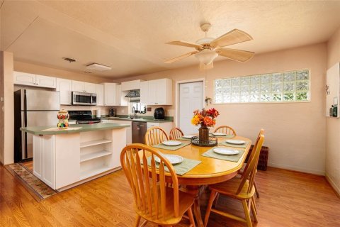 House in Saint Petersburg, Florida 3 bedrooms, 129.51 sq.m. № 1907692 - photo 5