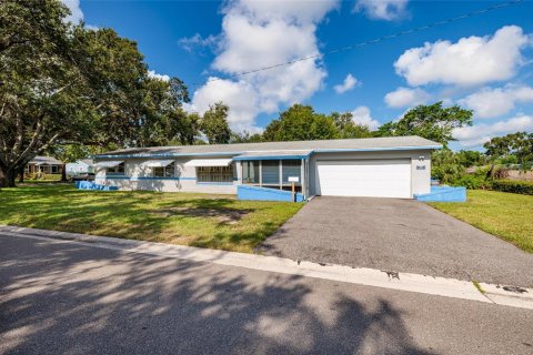 House in Saint Petersburg, Florida 3 bedrooms, 129.51 sq.m. № 1907692 - photo 22