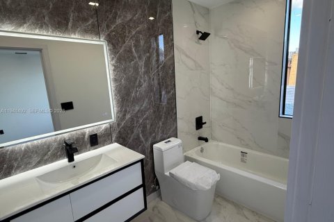 Villa ou maison à vendre à Miami, Floride: 4 chambres, 255.48 m2 № 1998869 - photo 12