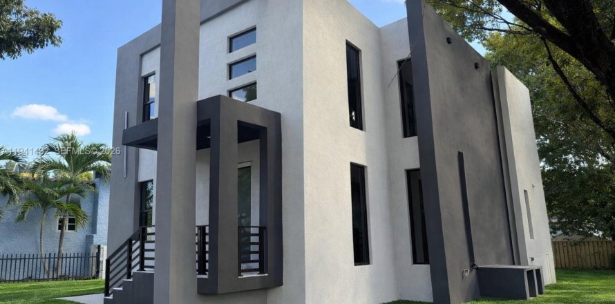 Villa ou maison à Miami, Floride 4 chambres, 255.48 m2 № 1998869