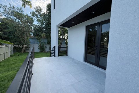 Villa ou maison à vendre à Miami, Floride: 4 chambres, 255.48 m2 № 1998869 - photo 16