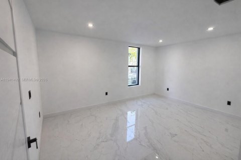 Villa ou maison à vendre à Miami, Floride: 4 chambres, 255.48 m2 № 1998869 - photo 6