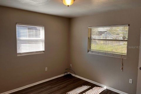 House in Orlando, Florida 3 bedrooms, 92.9 sq.m. № 2393461 - photo 10