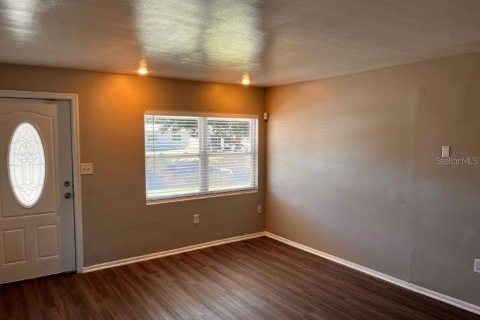 House in Orlando, Florida 3 bedrooms, 92.9 sq.m. № 2393461 - photo 3