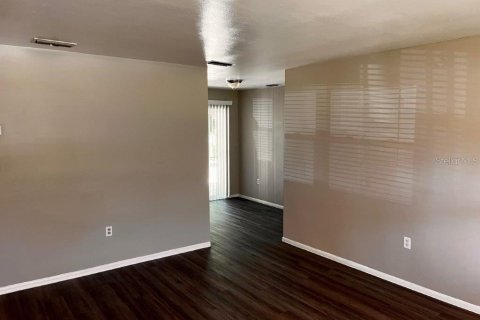 House in Orlando, Florida 3 bedrooms, 92.9 sq.m. № 2393461 - photo 4