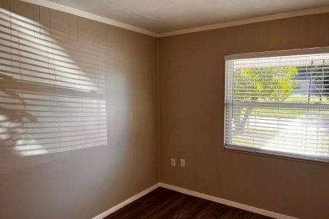 House in Orlando, Florida 3 bedrooms, 92.9 sq.m. № 2393461 - photo 6