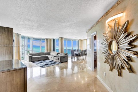 Снять в аренду кондоминиум в Санни-Айлс-Бич, Флорида 3 спальни, 196.95м2, № 1950282 - фото 3