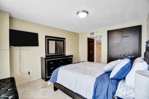 Снять в аренду кондоминиум в Санни-Айлс-Бич, Флорида 3 спальни, 196.95м2, № 1950282 - фото 24