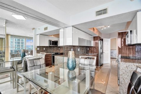 Снять в аренду кондоминиум в Санни-Айлс-Бич, Флорида 3 спальни, 196.95м2, № 1950282 - фото 15