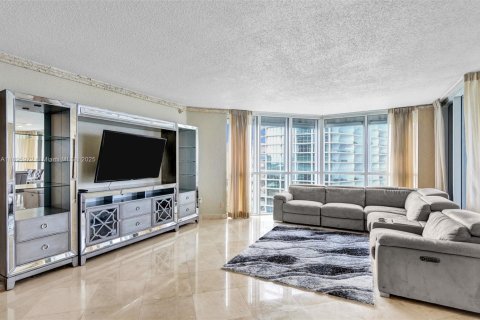 Снять в аренду кондоминиум в Санни-Айлс-Бич, Флорида 3 спальни, 196.95м2, № 1950282 - фото 6