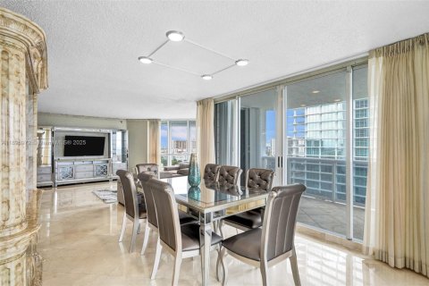 Снять в аренду кондоминиум в Санни-Айлс-Бич, Флорида 3 спальни, 196.95м2, № 1950282 - фото 14