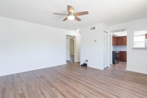 Apartamento en alquiler en Tampa, Florida, 2 dormitorios, 150.5 m2 № 2108634 - foto 9