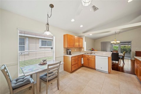 House in Winter Haven, Florida 2 bedrooms, 159.7 sq.m. № 1608045 - photo 17