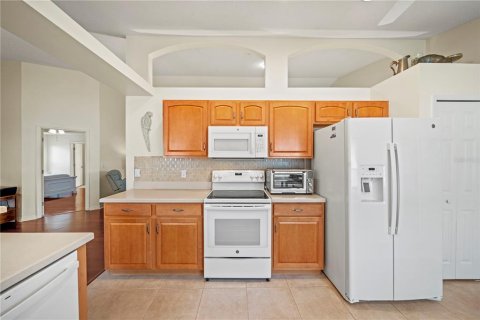 House in Winter Haven, Florida 2 bedrooms, 159.7 sq.m. № 1608045 - photo 9