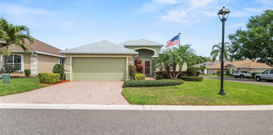House in Winter Haven, Florida 2 bedrooms, 159.7 sq.m. № 1608045