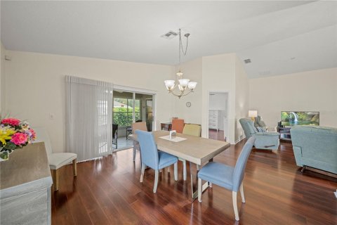 House in Winter Haven, Florida 2 bedrooms, 159.7 sq.m. № 1608045 - photo 16