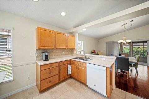 House in Winter Haven, Florida 2 bedrooms, 159.7 sq.m. № 1608045 - photo 11