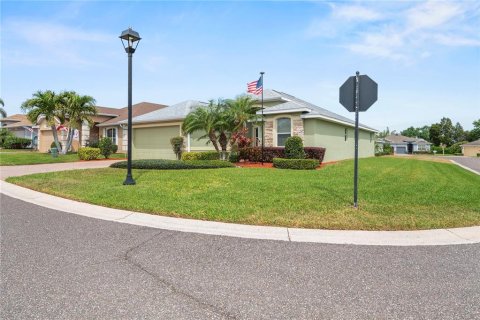 House in Winter Haven, Florida 2 bedrooms, 159.7 sq.m. № 1608045 - photo 4
