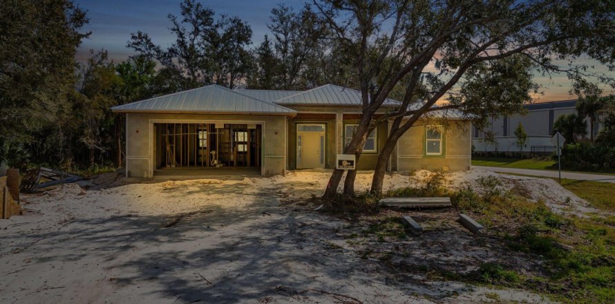 House in Port Charlotte, Florida 3 bedrooms, 213.68 sq.m. № 1055104