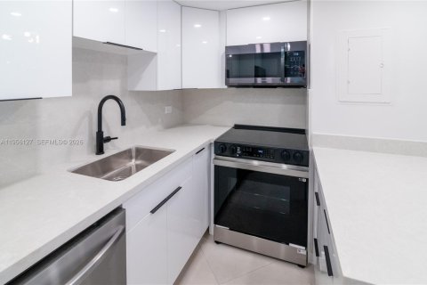 Купить кондоминиум в Майами, Флорида 2 спальни, 91.97м2, № 2011978 - фото 3