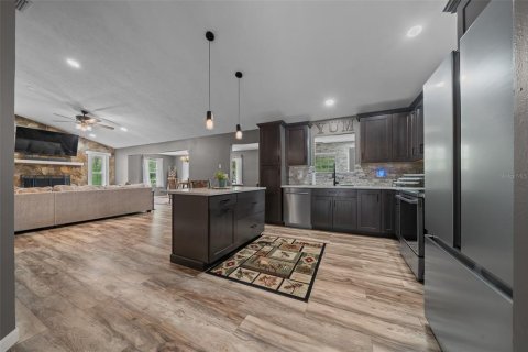 House in Silver Springs Shores, Florida 3 bedrooms, 349.5 sq.m. № 1631517 - photo 5