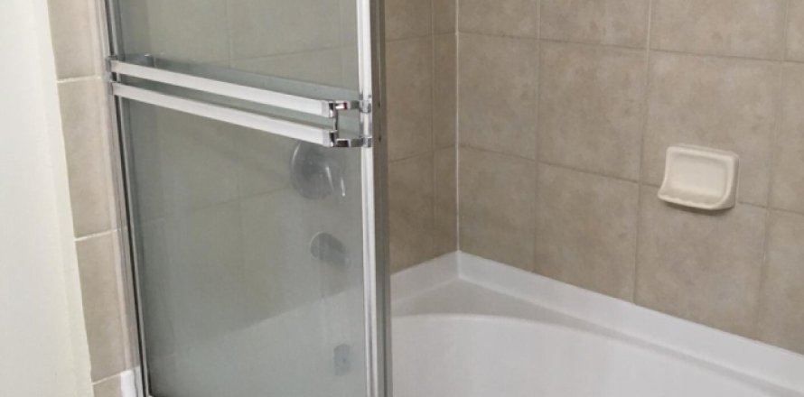 Condominio en West Palm Beach, Florida, 2 dormitorios № 1172527