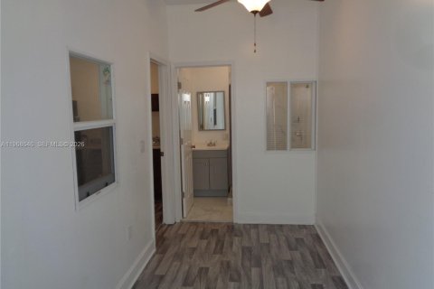 Villa ou maison à louer à Homestead, Floride: 1 chambre, 179.12 m2 № 2174454 - photo 6