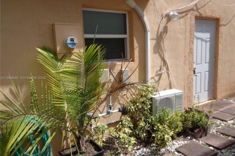 Villa ou maison à louer à Homestead, Floride: 1 chambre, 179.12 m2 № 2174454 - photo 4