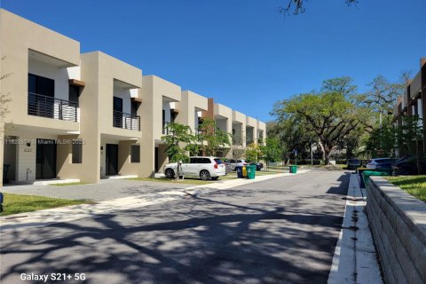 Townhouse in Dania Beach, Florida 3 bedrooms, 146.97 sq.m. № 2013746