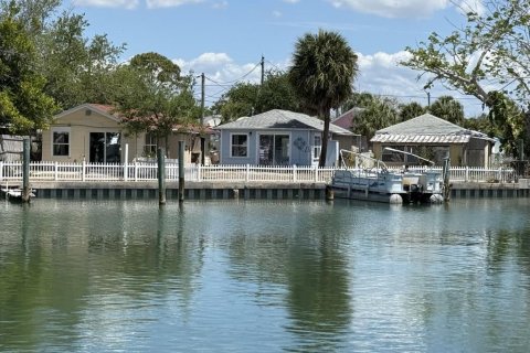 Land in Madeira Beach, Florida № 2314741 - photo 11