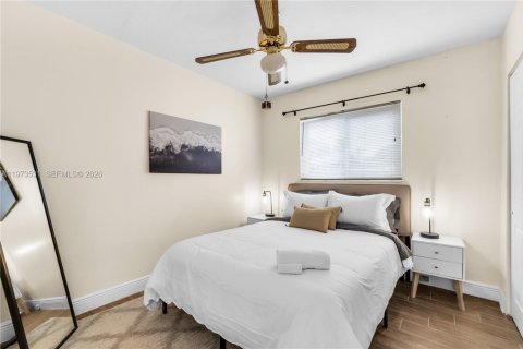 House in North Miami, Florida 3 bedrooms, 105.26 sq.m. № 2034076 - photo 11