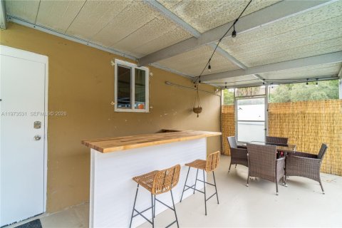 House in North Miami, Florida 3 bedrooms, 105.26 sq.m. № 2034076 - photo 4