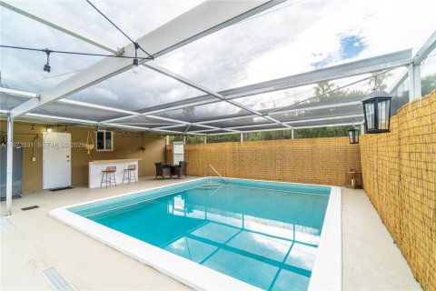 House in North Miami, Florida 3 bedrooms, 105.26 sq.m. № 2034076 - photo 2