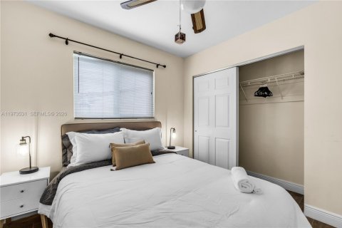 House in North Miami, Florida 3 bedrooms, 105.26 sq.m. № 2034076 - photo 10