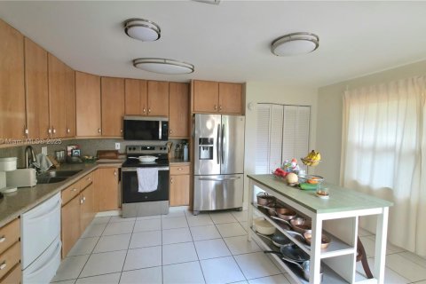 Townhouse in Miami, Florida 3 bedrooms, 175.59 sq.m. № 1960663 - photo 1