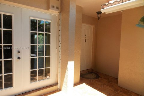 Townhouse in Miami, Florida 3 bedrooms, 175.59 sq.m. № 1960663 - photo 16