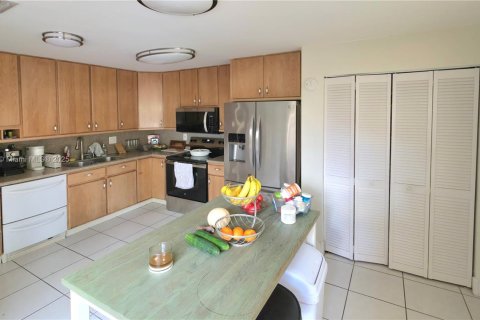 Townhouse in Miami, Florida 3 bedrooms, 175.59 sq.m. № 1960663 - photo 5