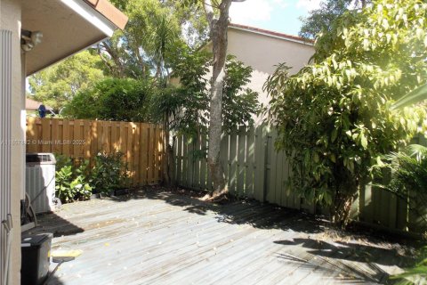 Townhouse in Miami, Florida 3 bedrooms, 175.59 sq.m. № 1960663 - photo 11