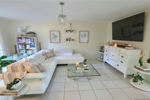 Townhouse in Miami, Florida 3 bedrooms, 175.59 sq.m. № 1960663 - photo 9