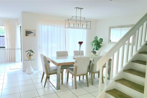 Townhouse in Miami, Florida 3 bedrooms, 175.59 sq.m. № 1960663 - photo 3