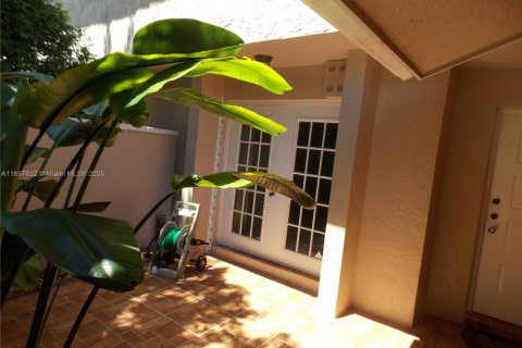 Townhouse in Miami, Florida 3 bedrooms, 175.59 sq.m. № 1960663 - photo 14