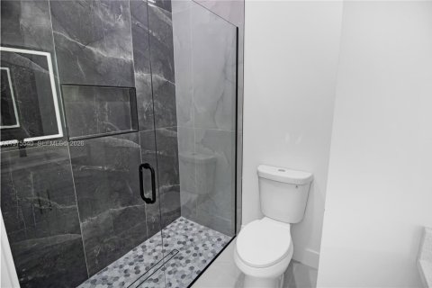 House in Lehigh Acres, Florida 3 bedrooms № 2040668 - photo 12