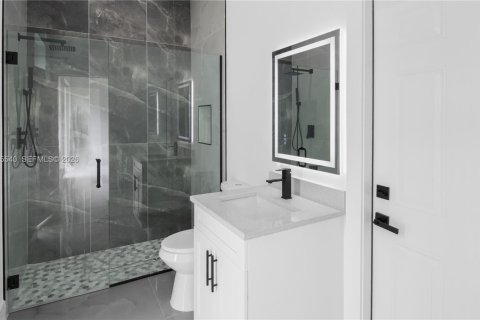 House in Lehigh Acres, Florida 3 bedrooms № 2040668 - photo 13