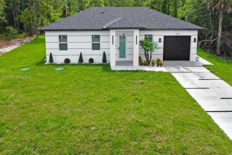 House in Lehigh Acres, Florida 3 bedrooms № 2040668 - photo 2
