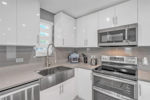 House in Key Largo, Florida 3 bedrooms, 144.56 sq.m. № 2082723 - photo 9