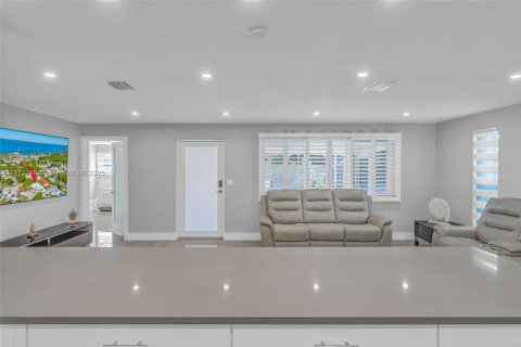 House in Key Largo, Florida 3 bedrooms, 144.56 sq.m. № 2082723 - photo 10