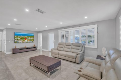 House in Key Largo, Florida 3 bedrooms, 144.56 sq.m. № 2082723 - photo 5