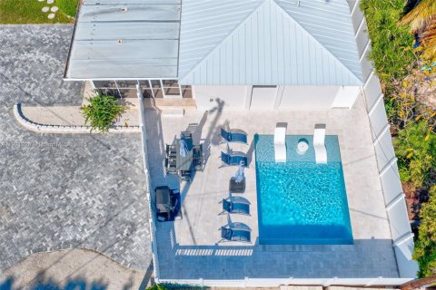 House in Key Largo, Florida 3 bedrooms, 144.56 sq.m. № 2082723