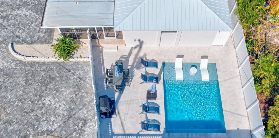 House in Key Largo, Florida 3 bedrooms, 144.56 sq.m. № 2082723